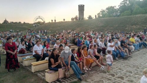 Артисти привітали асканійців