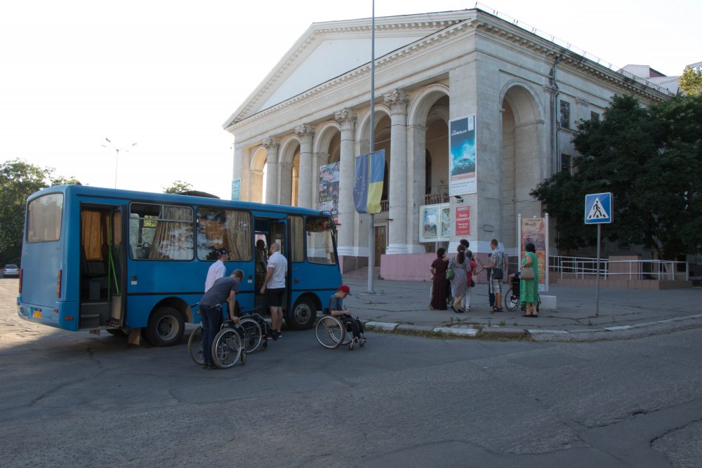 До театру завітали вихованці Олешківського дитячого будинку-інтернату