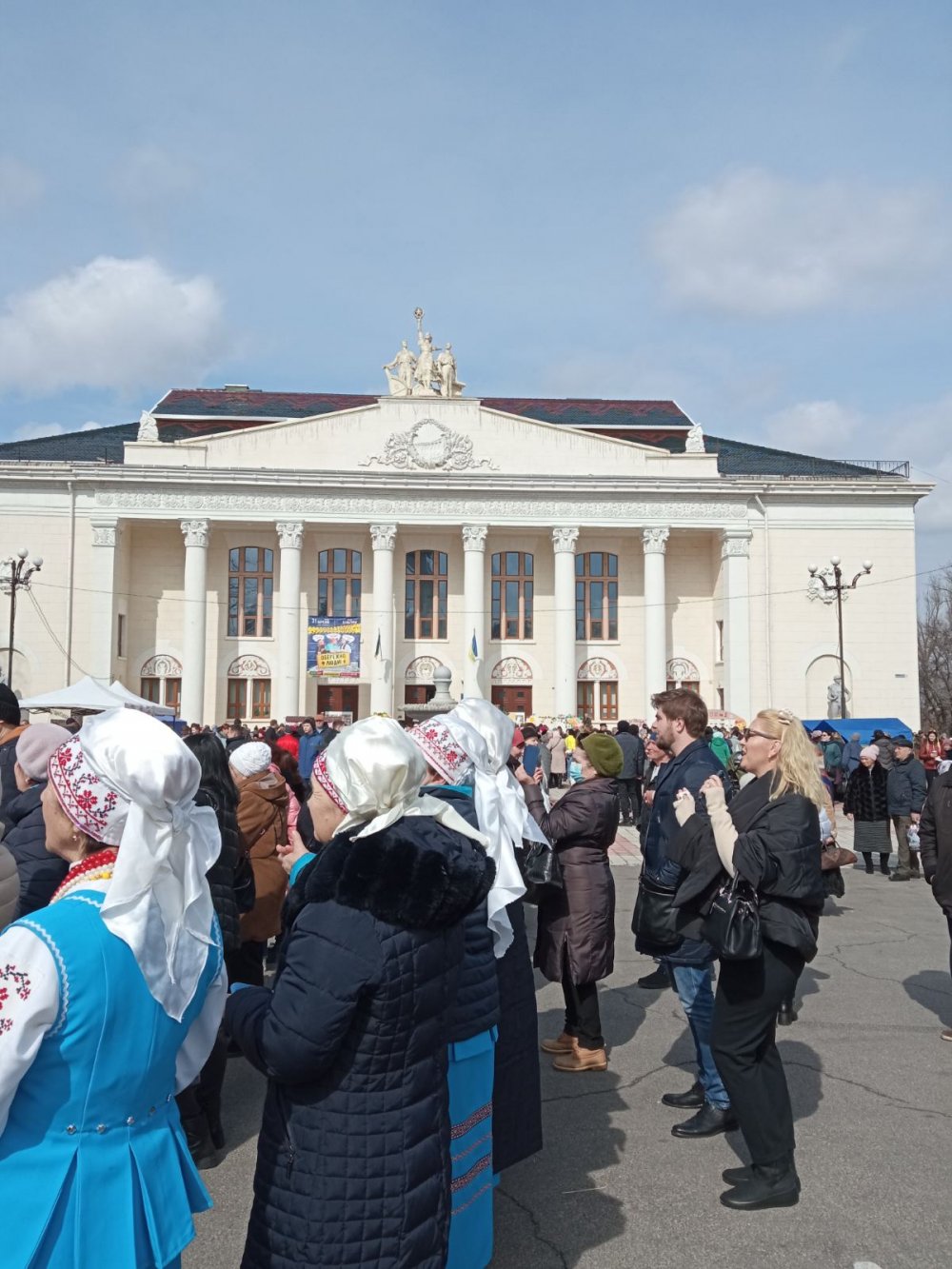 Артисти долучилися до святкування Масниці у Новій Каховці