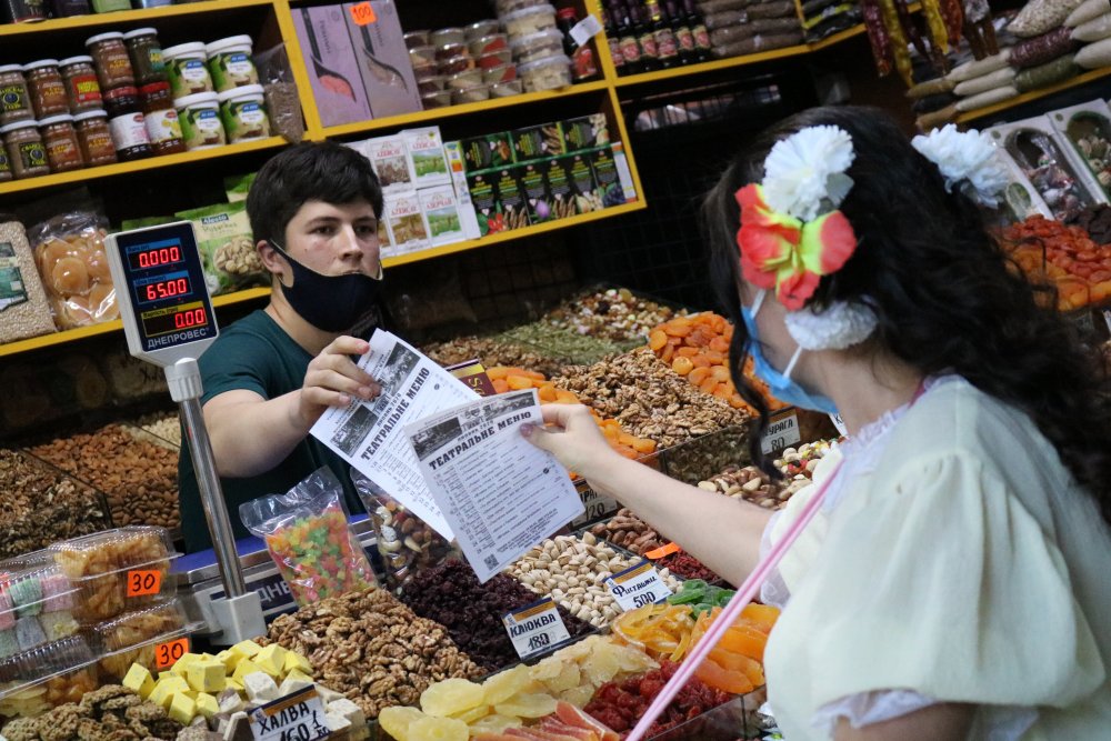 Артисти прогулялися містом