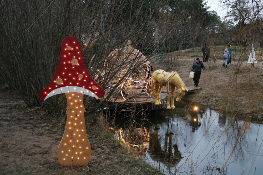 Дід Мороз чекає на вас у казковому лісі