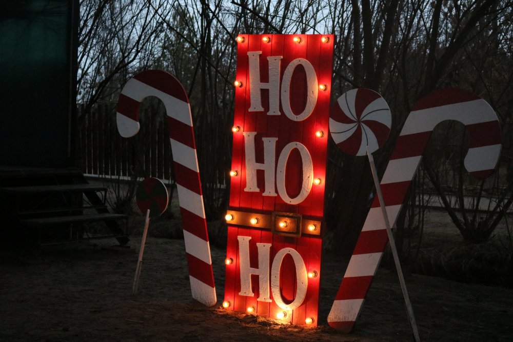 Дід Мороз чекає на вас у казковому лісі